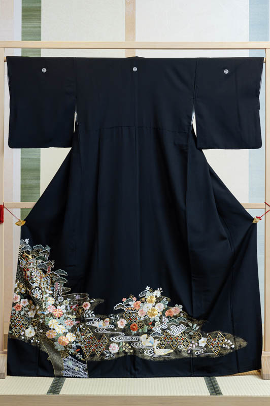 刺繍　御所車に亀甲