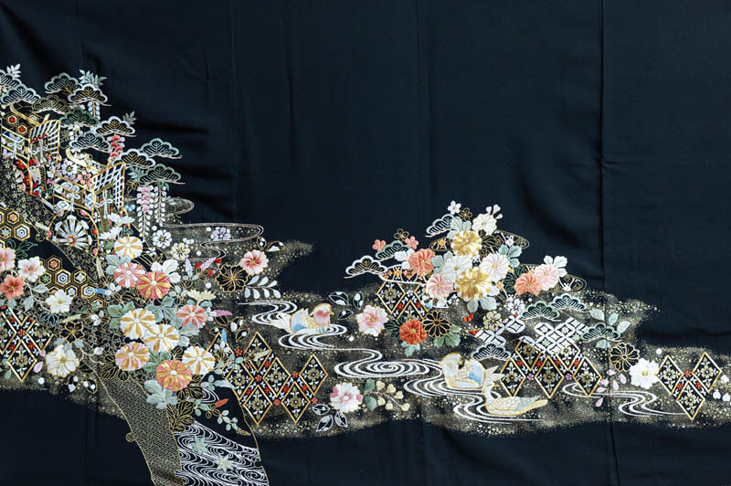 刺繍　御所車に亀甲