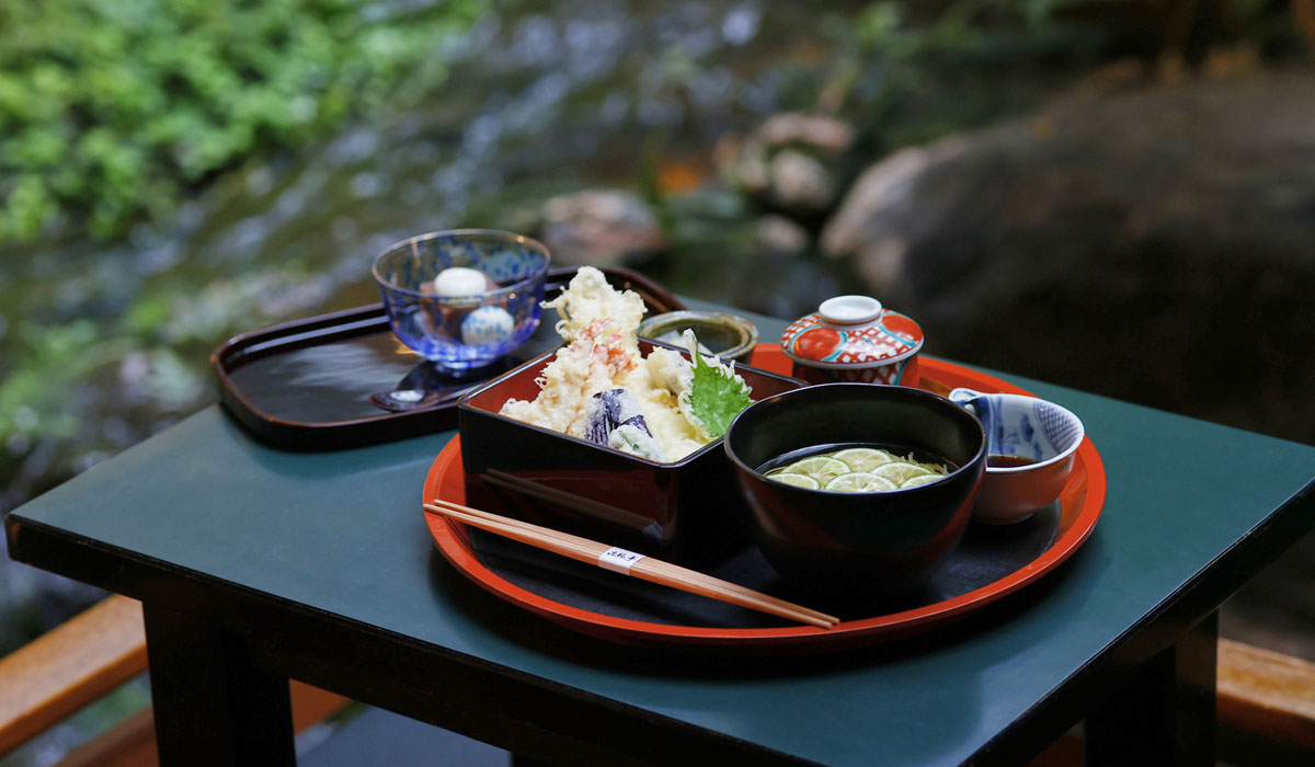 色鮮やかな7種の「涼麺」 | ホテル雅叙園東京